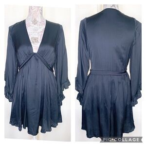 Stillwater Black Tunic Top Size XS V neck, pleated front and ruffle sleeve